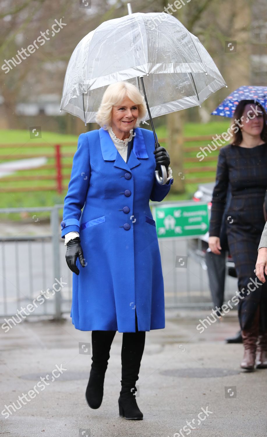 CASA REAL BRITÁNICA - Página 27 Camilla-duchess-of-cornwall-visit-to-brent-london-uk-shutterstock-editorial-10561335v