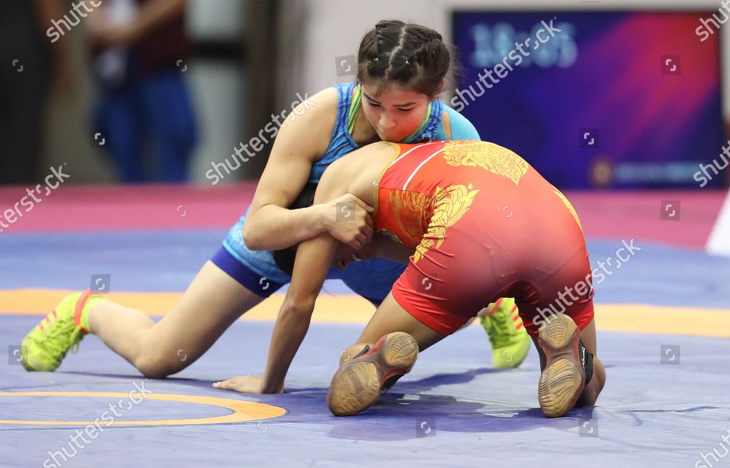 Asian Girls Wrestle