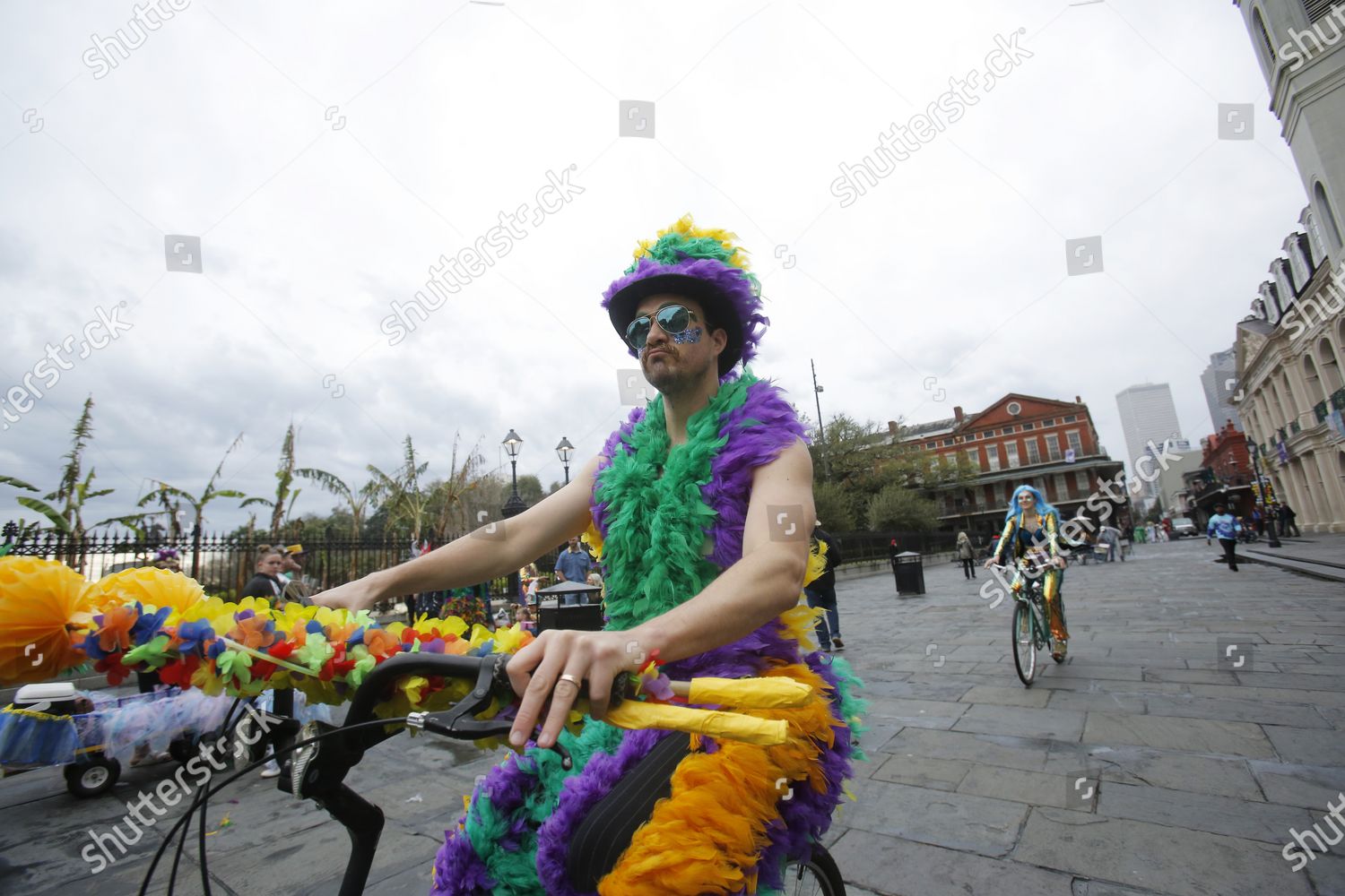 Crowd Walking Towards The French Quarter On Mardi Gras Day Editorial Photo  Image Of Dressed, Crowd: 184977336