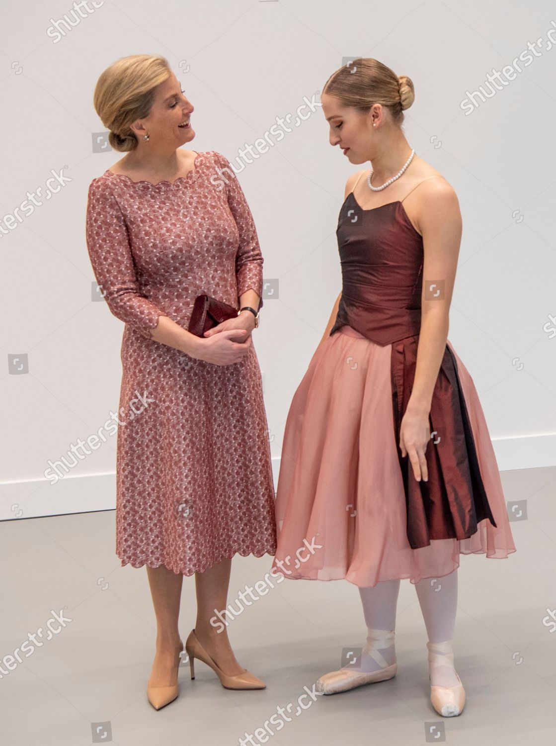 CASA REAL BRITÁNICA - Página 33 Sophie-countess-of-wessex-opens-a-new-studio-for-central-school-of-ballet-london-uk-shutterstock-editorial-10568616be