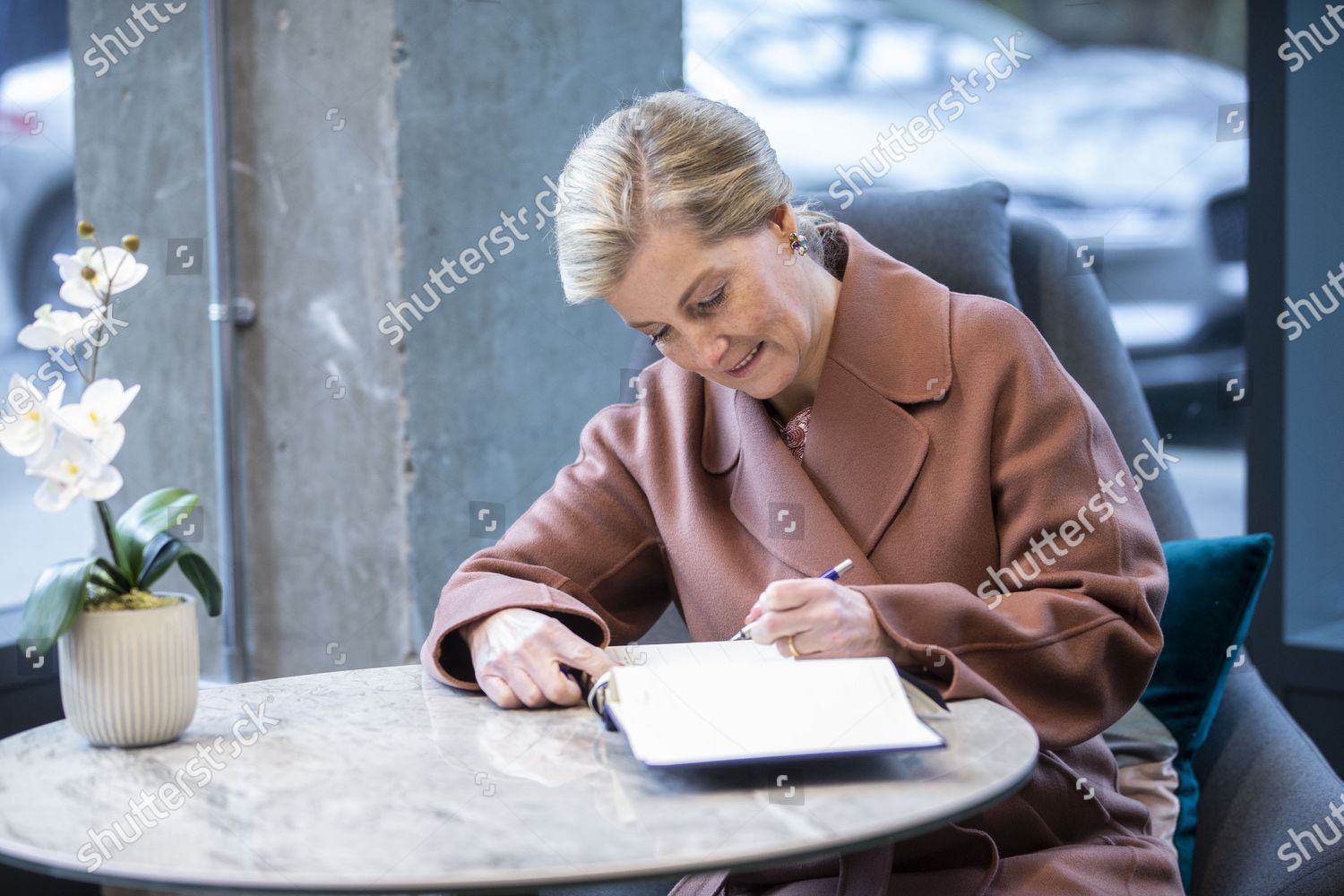 CASA REAL BRITÁNICA - Página 33 Sophie-countess-of-wessex-opens-a-new-studio-for-central-school-of-ballet-london-uk-shutterstock-editorial-10568666ah