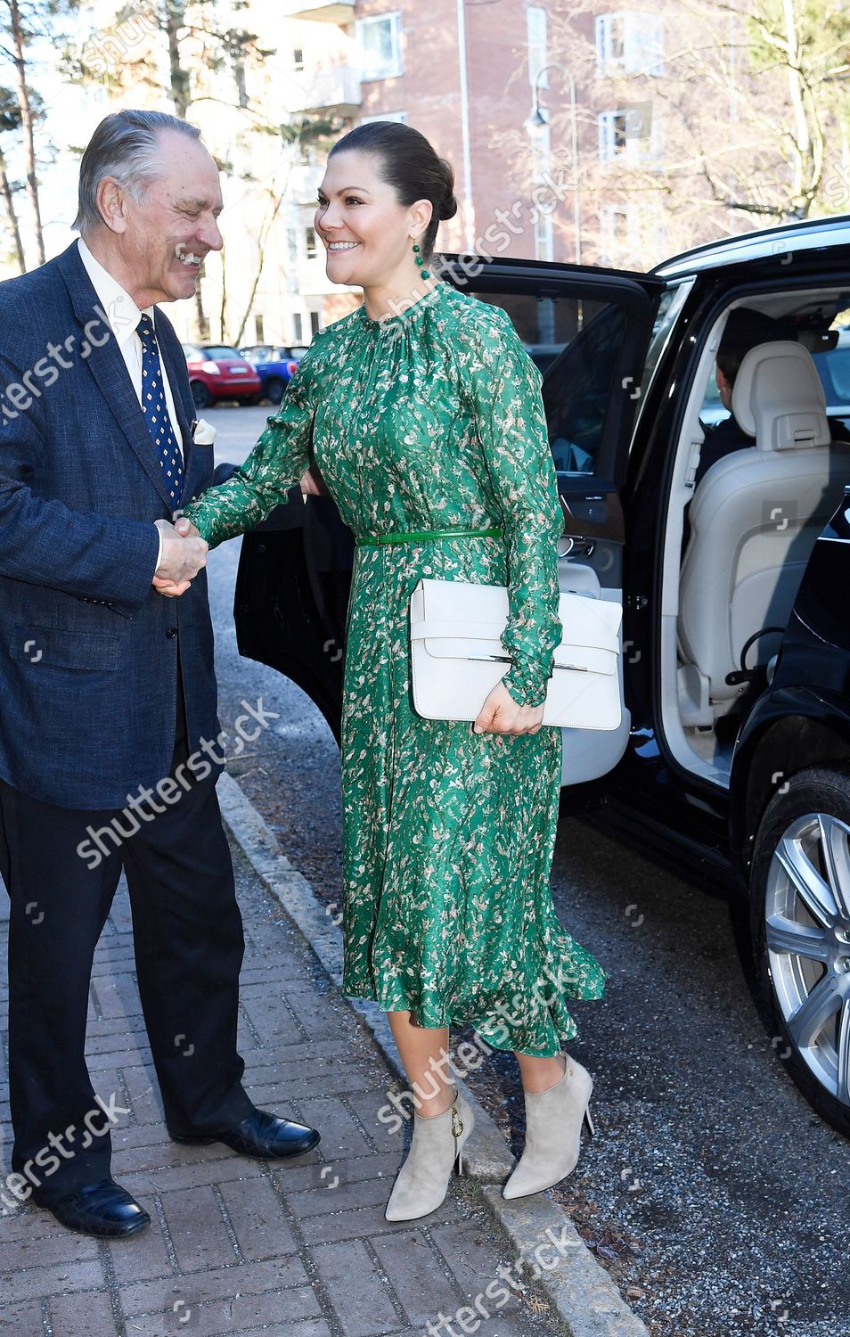 CASA REAL DE SUECIA - Página 34 Crown-princess-victoria-visits-the-international-peace-research-institute-solna-sweden-shutterstock-editorial-10575626a