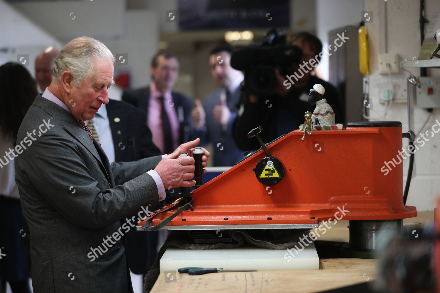 CASA REAL BRITÁNICA - Página 41 Prince-charles-visit-to-cornwall-uk-shutterstock-editorial-10575722e