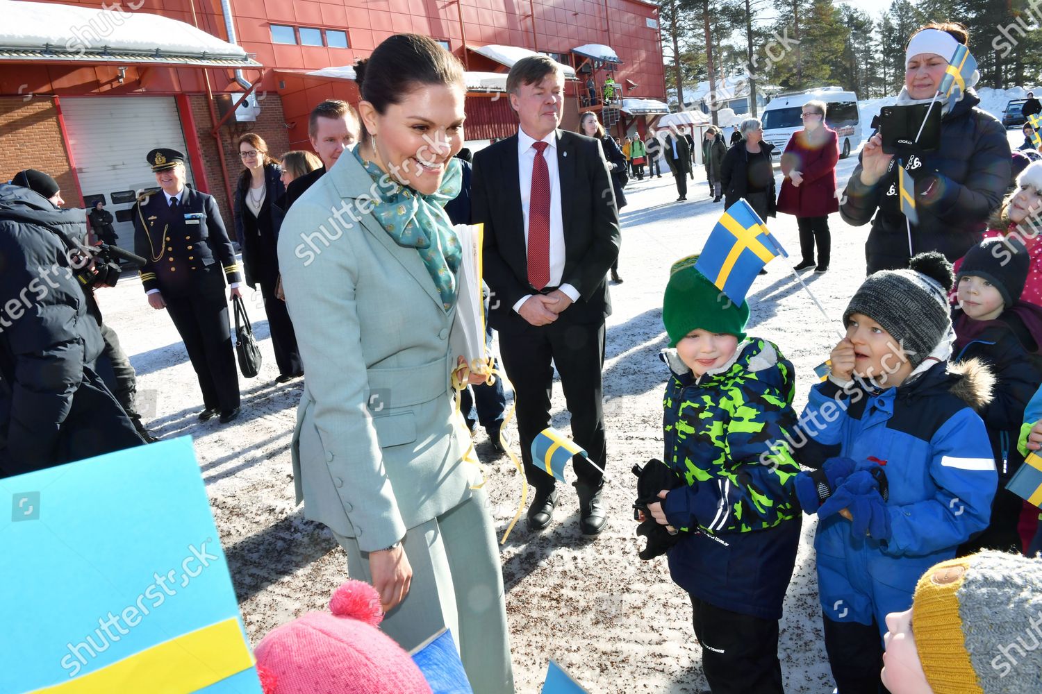 CASA REAL DE SUECIA - Página 35 Crown-princess-victoria-and-prince-daniel-visit-isolamin-overkalix-sweden-shutterstock-editorial-10578689s