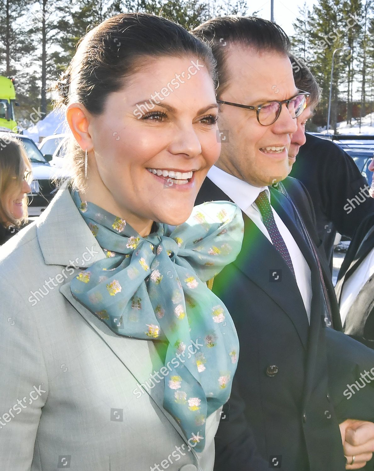 CASA REAL DE SUECIA - Página 36 Crown-princess-victoria-and-prince-daniel-visit-isolamin-overkalix-sweden-shutterstock-editorial-10578689t