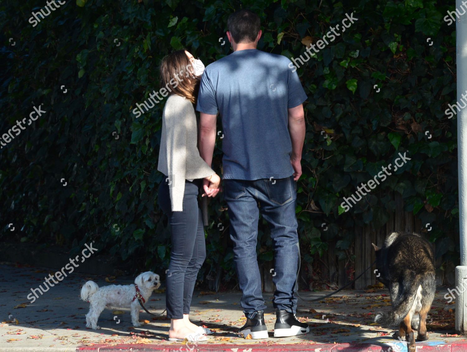 Foto de stock de Ben Affleck and Ana De Armas out and about, Los Angeles, USA - 25 Apr 2020