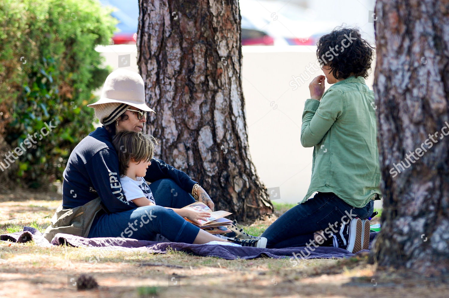 Linda Perry Sara Gilbert Son Rhodes Gilbert Editorial Stock Photo Stock Image Shutterstock