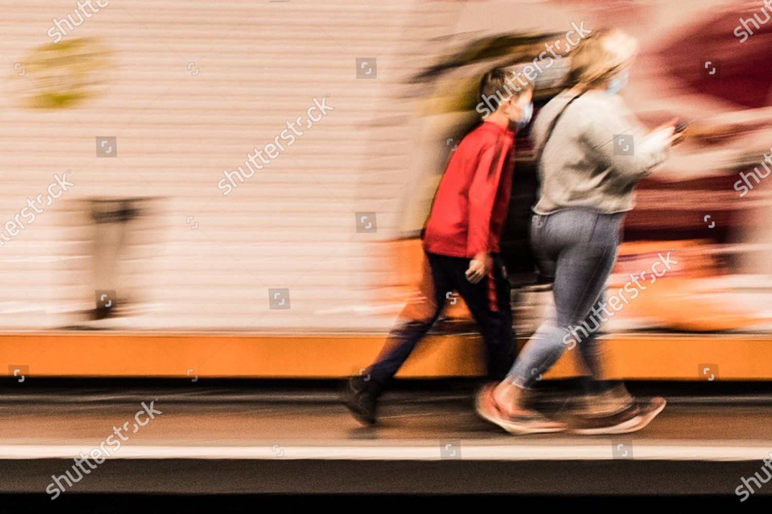 Passengers Boucicaut Metro Station 15th Arrondissement Editorial Stock