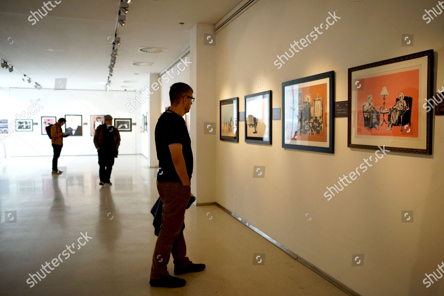 People Visit Exhibition Works British Anonymous Street のエディトリアルストック写真 ストック画像 Shutterstock