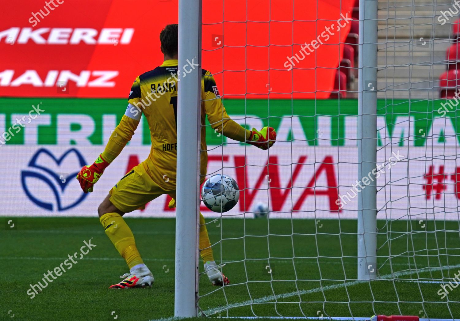 Oliver Baumann Hoffenheim Robin Quaison M05 Editorial Stock Photo Stock Image Shutterstock