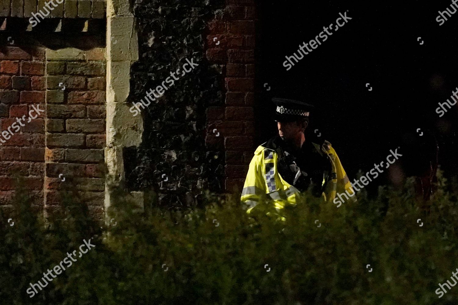 Police Officer Stands Guard Cordon Close Scene のエディトリアルストック写真 ストック画像 Shutterstock