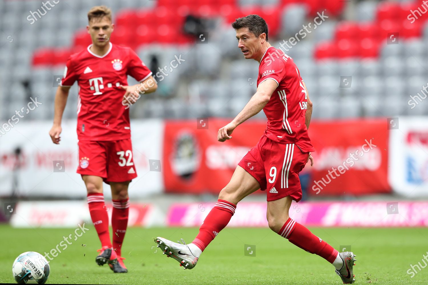 Robert Lewandowski Fc Bayern Muenchen Runs Editorial Stock Photo ...