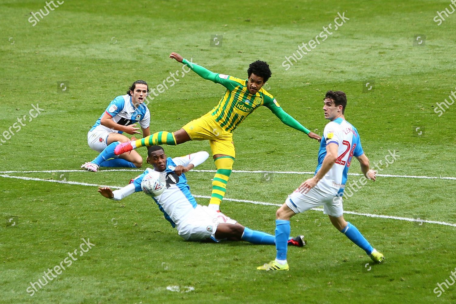 West Broms Matheus Pereira shoots 에디토리얼 스톡 사진 - 스톡 이미지 | Shutterstock