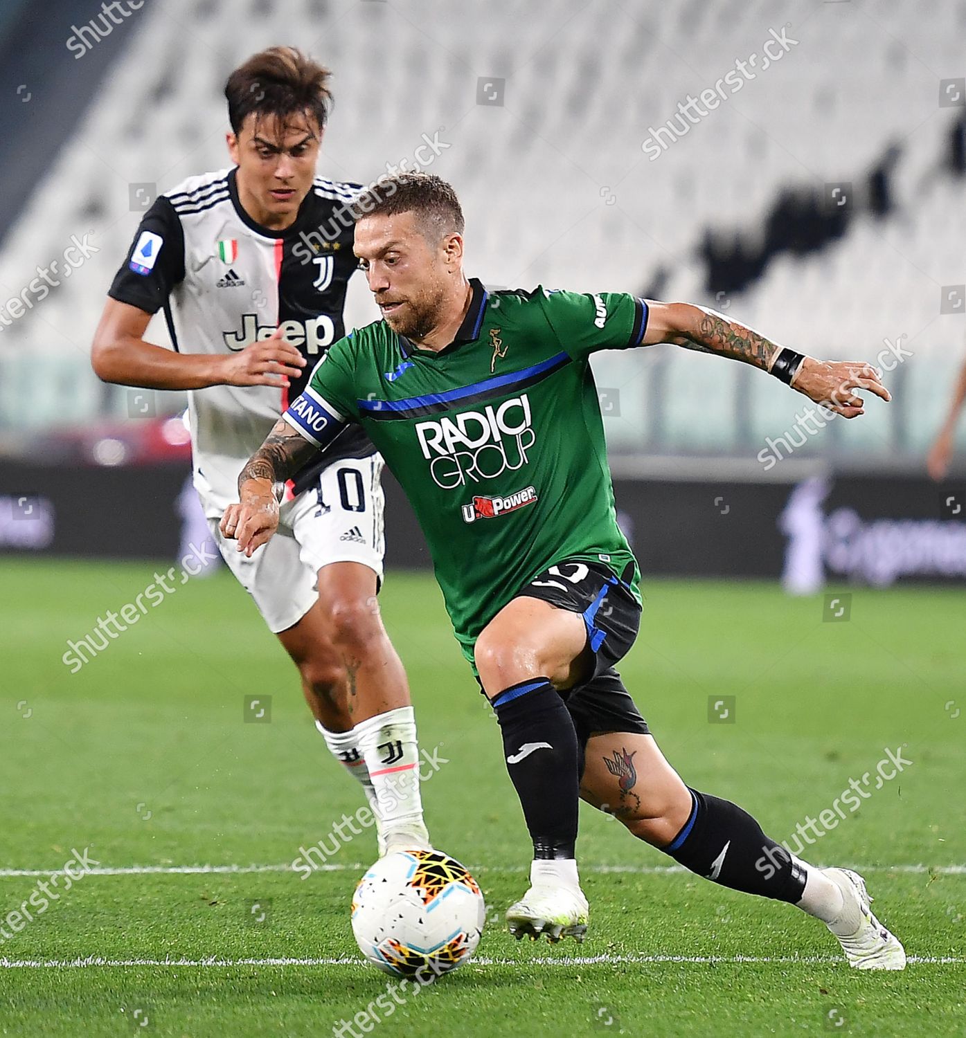 Juventus Paulo Dybala Atalantas Alejandro Gomez Action Redaktionelles Stockfoto Stockbild Shutterstock