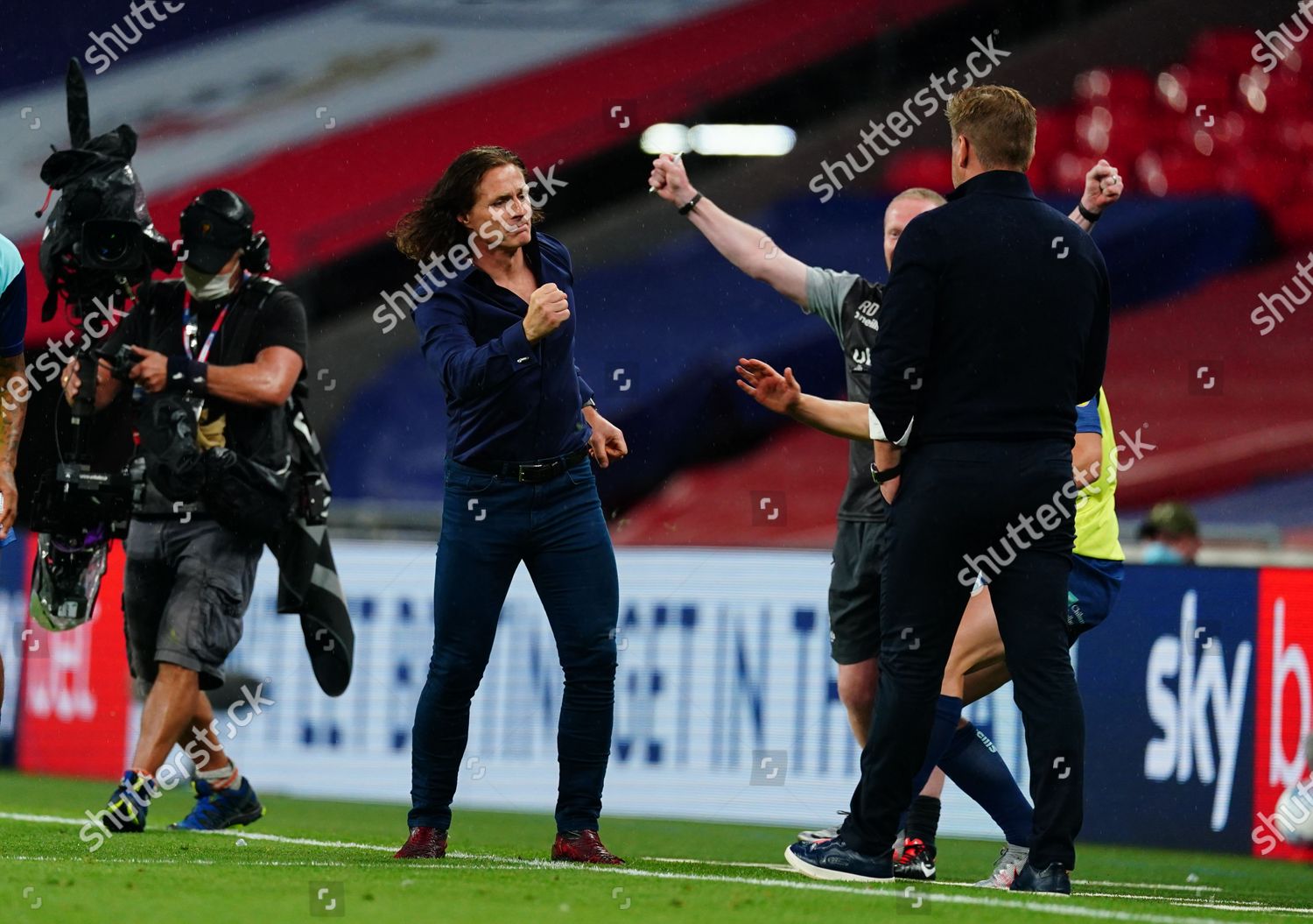 League One play-off final: Wycombe Wanderers defeat Oxford United