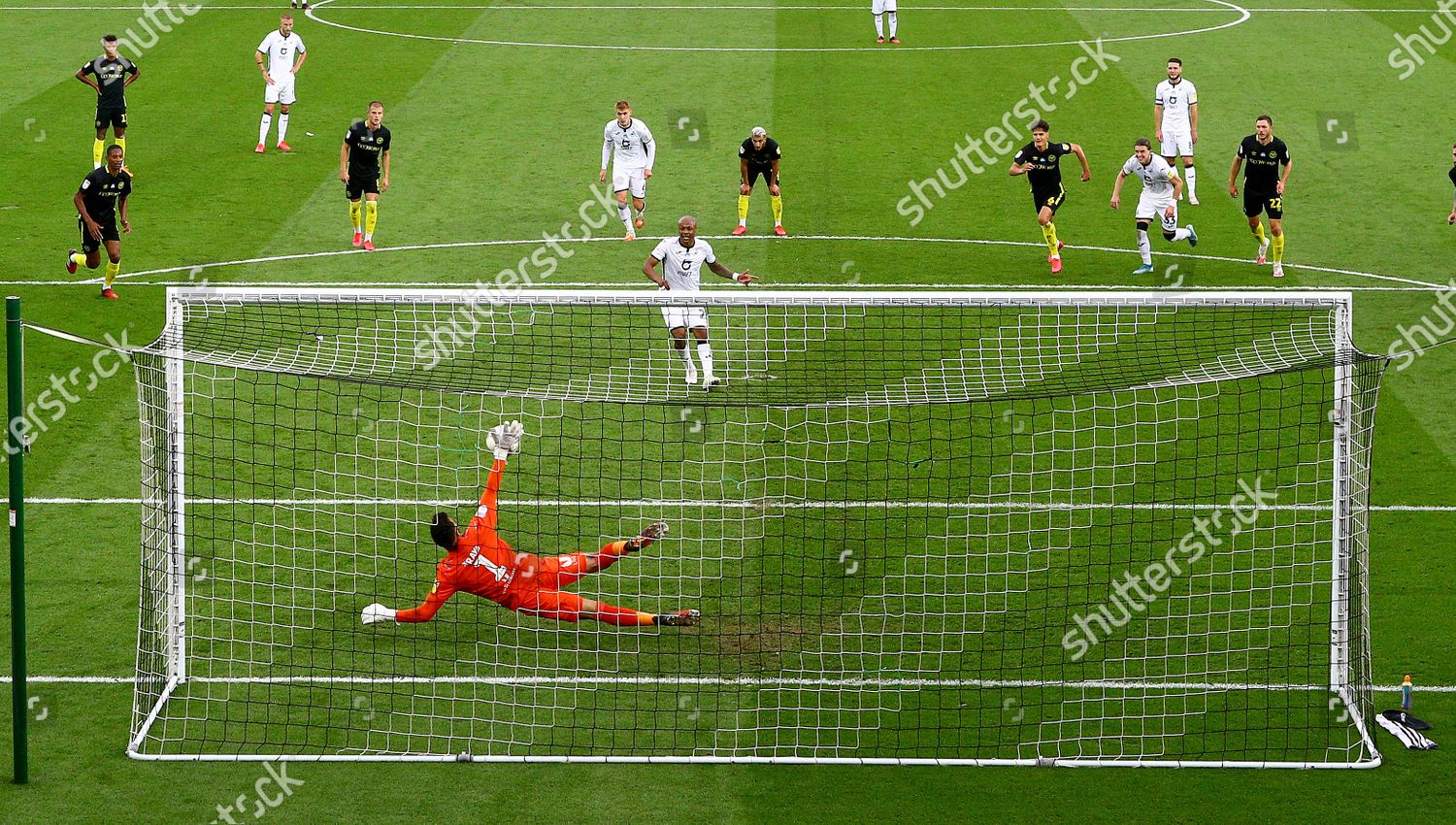 Goalkeeper David Raya Brentford Saves Penalty Editorial Stock Photo ...