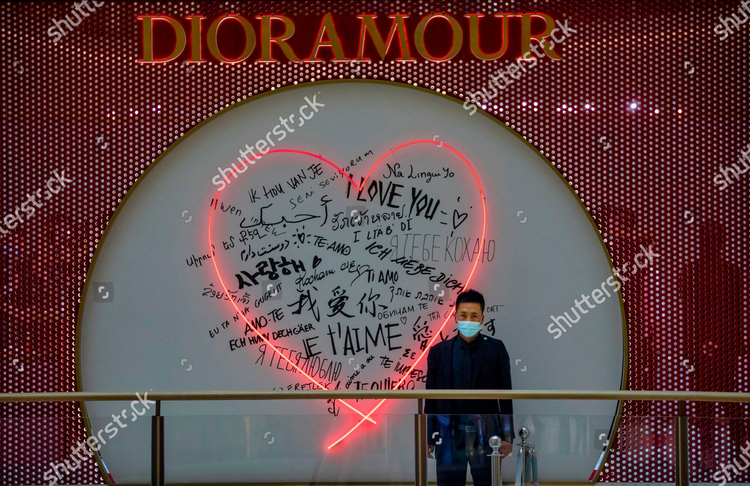 Man Looking in Dior Store editorial image. Image of pandemic