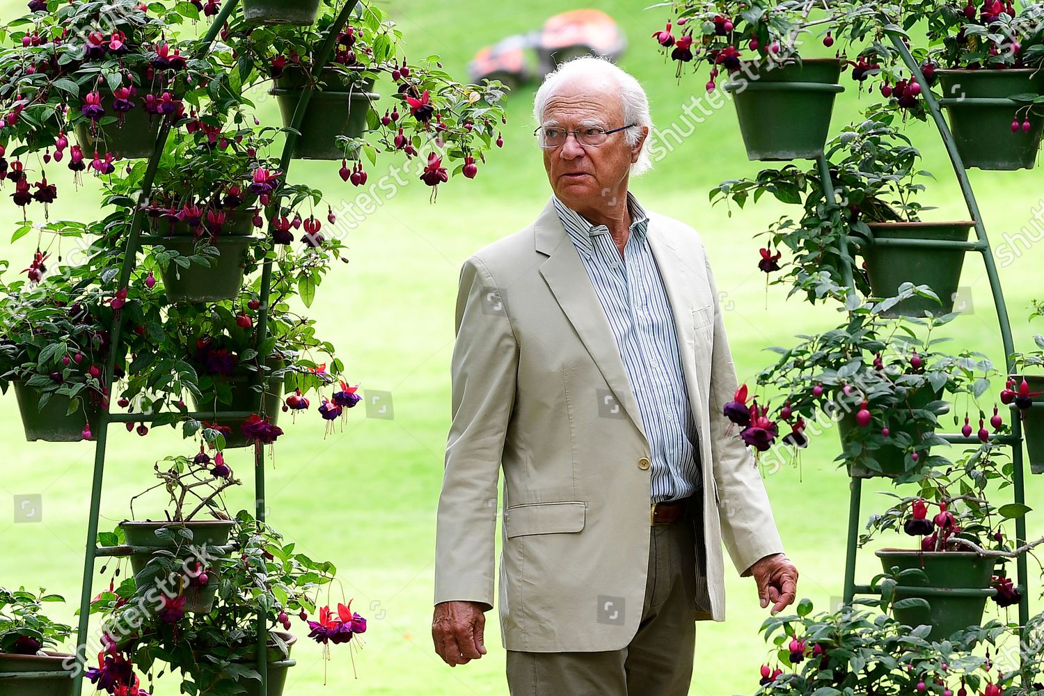 CASA REAL DE SUECIA - Página 55 King-carl-gustaf-and-queen-silvia-borgholm-sweden-shutterstock-editorial-10738318g