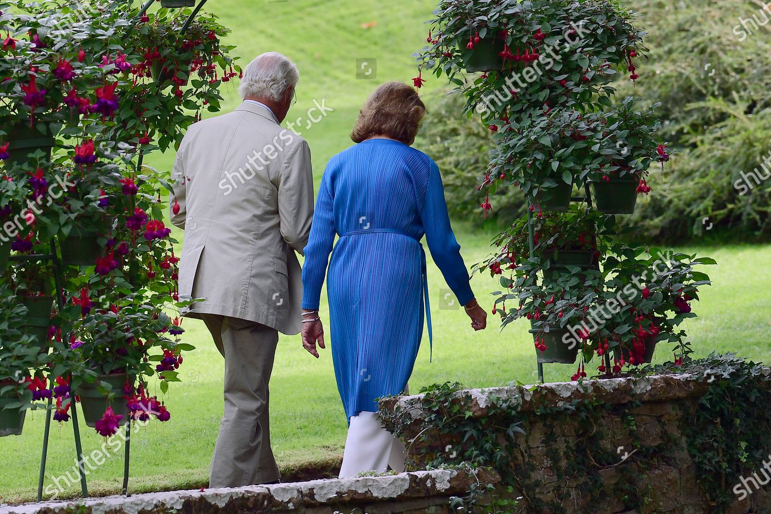 CASA REAL DE SUECIA - Página 55 King-carl-gustaf-and-queen-silvia-borgholm-sweden-shutterstock-editorial-10738318i