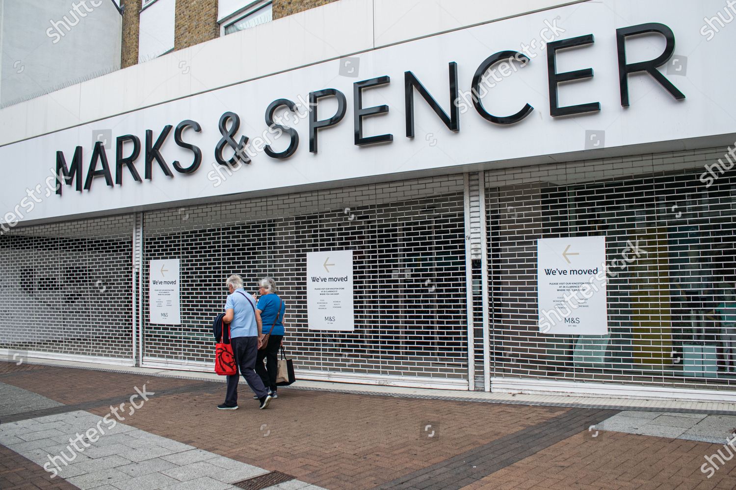 Shoppers Walk Past Closed Marks Spencers Store Editorial Stock Photo Stock Image Shutterstock