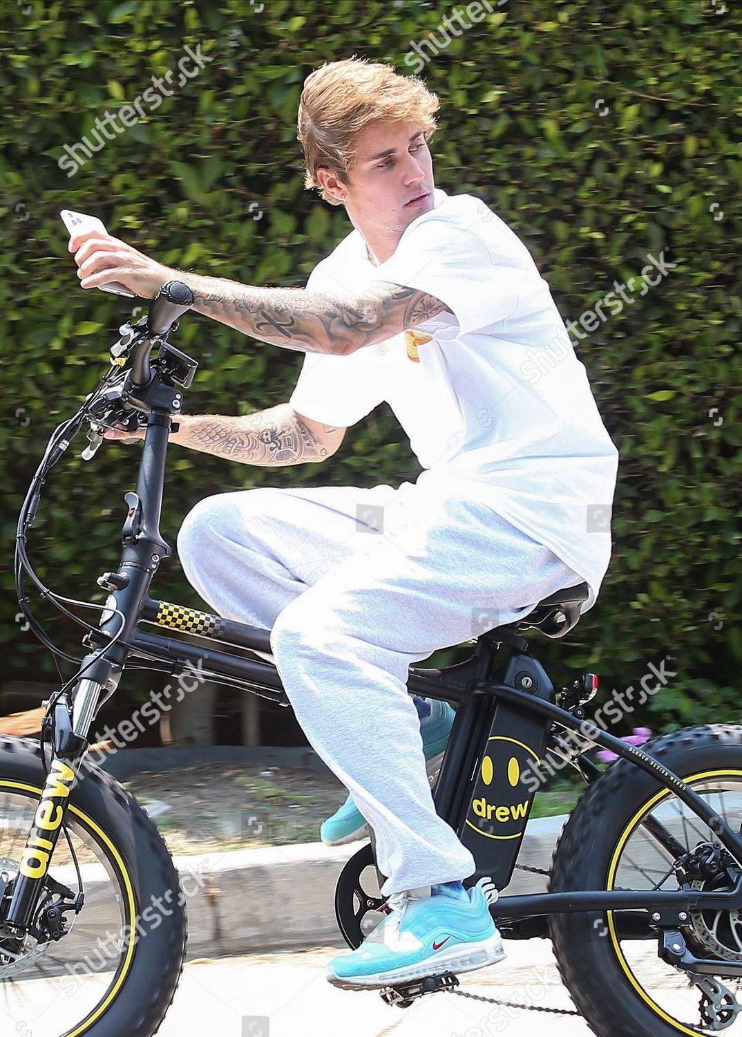 Justin Bieber Riding Electric Bicycle Editorial Stock Photo - Stock ...