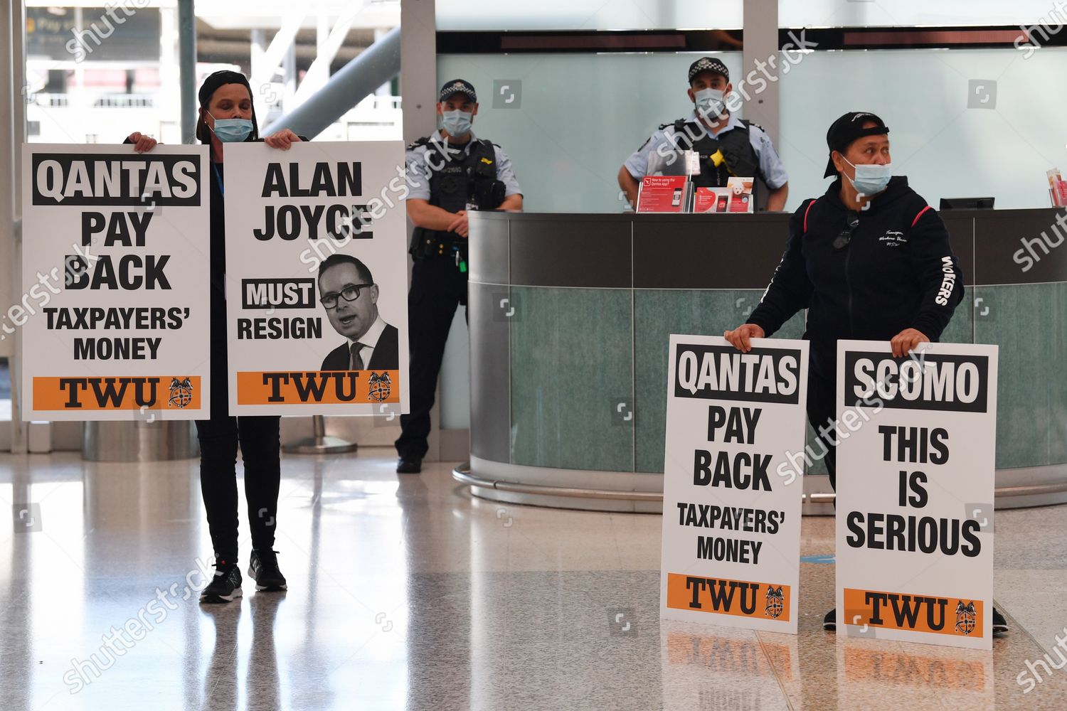 qantas sports baggage