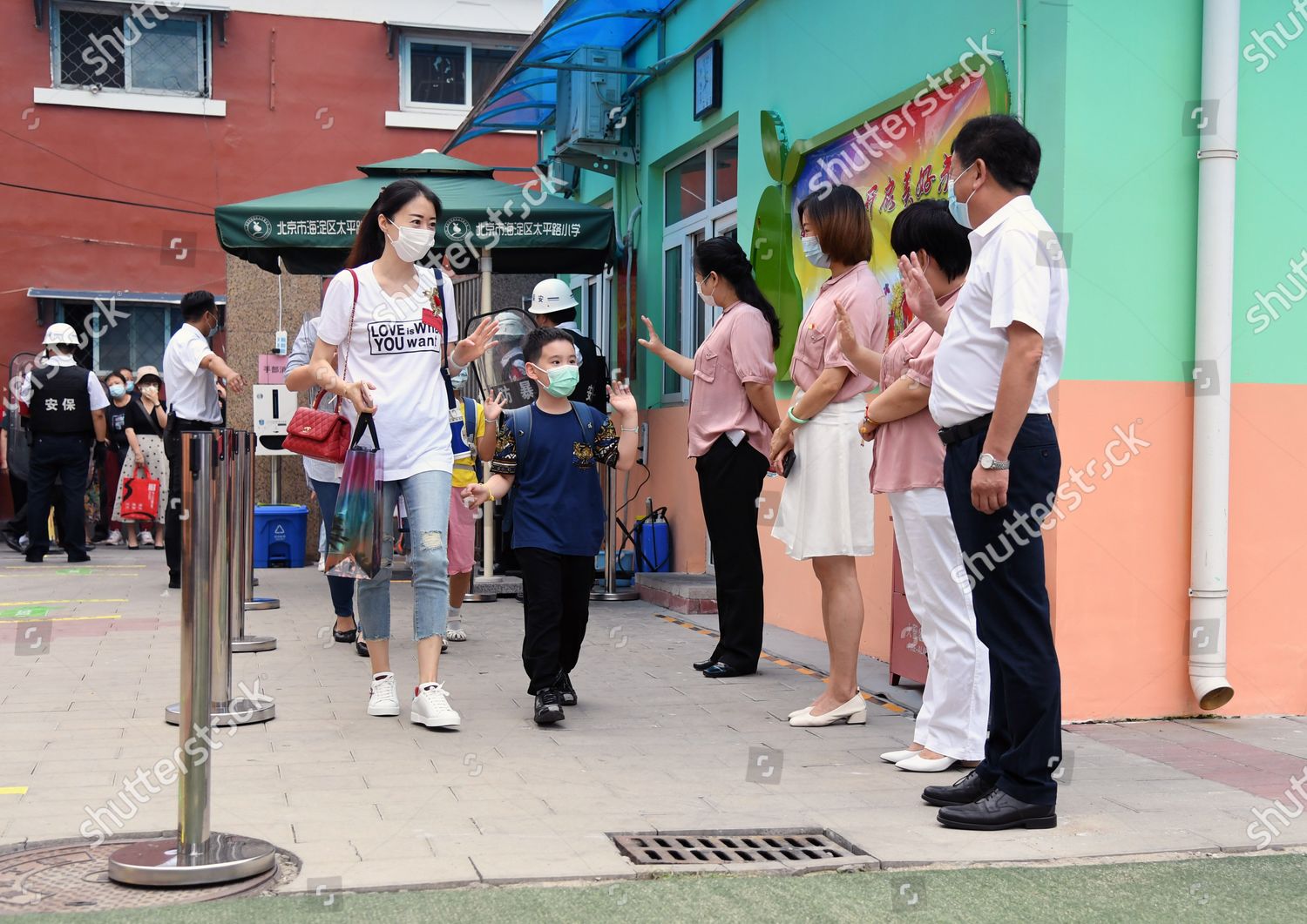 Teachers Greet First Grader Taipinglu Primary Editorial Stock Photo ...