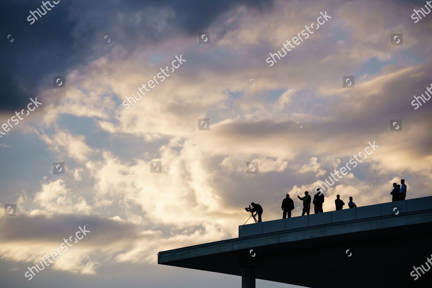 Police Monitors Scene Roof Top Paulloebehaus Building のエディトリアルストック写真 ストック画像 Shutterstock