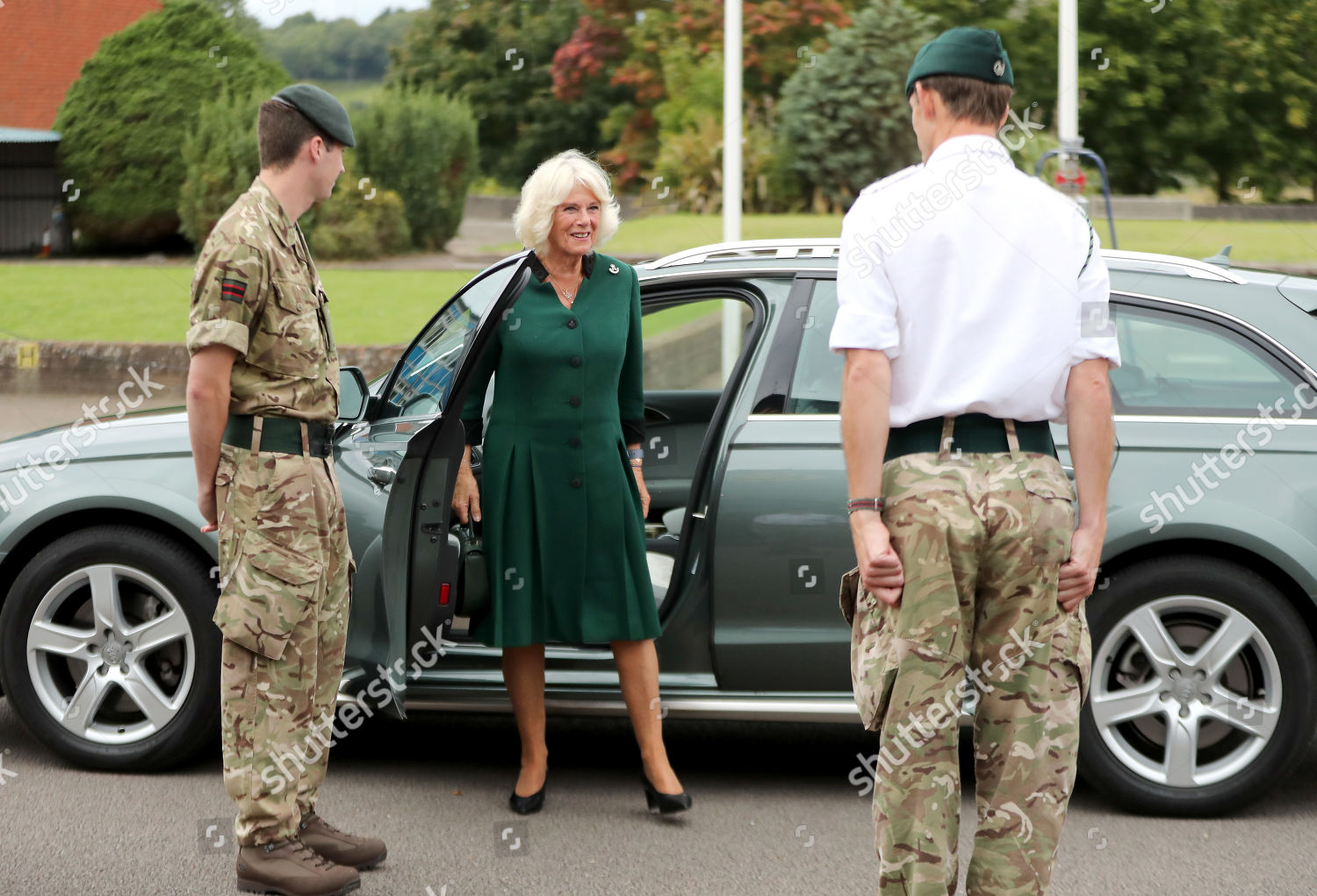 CASA REAL BRITÁNICA - Página 87 The-duchess-of-cornwall-visits-1st-battalion-the-rifles-beachley-barracks-chepstow-wales-shutterstock-editorial-10768638a
