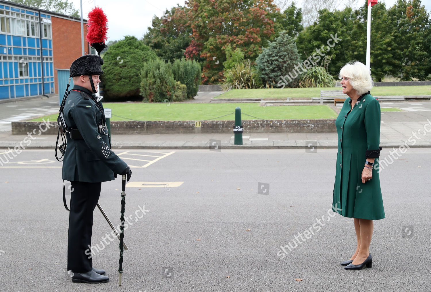 CASA REAL BRITÁNICA - Página 87 The-duchess-of-cornwall-visits-1st-battalion-the-rifles-beachley-barracks-chepstow-wales-shutterstock-editorial-10768638d