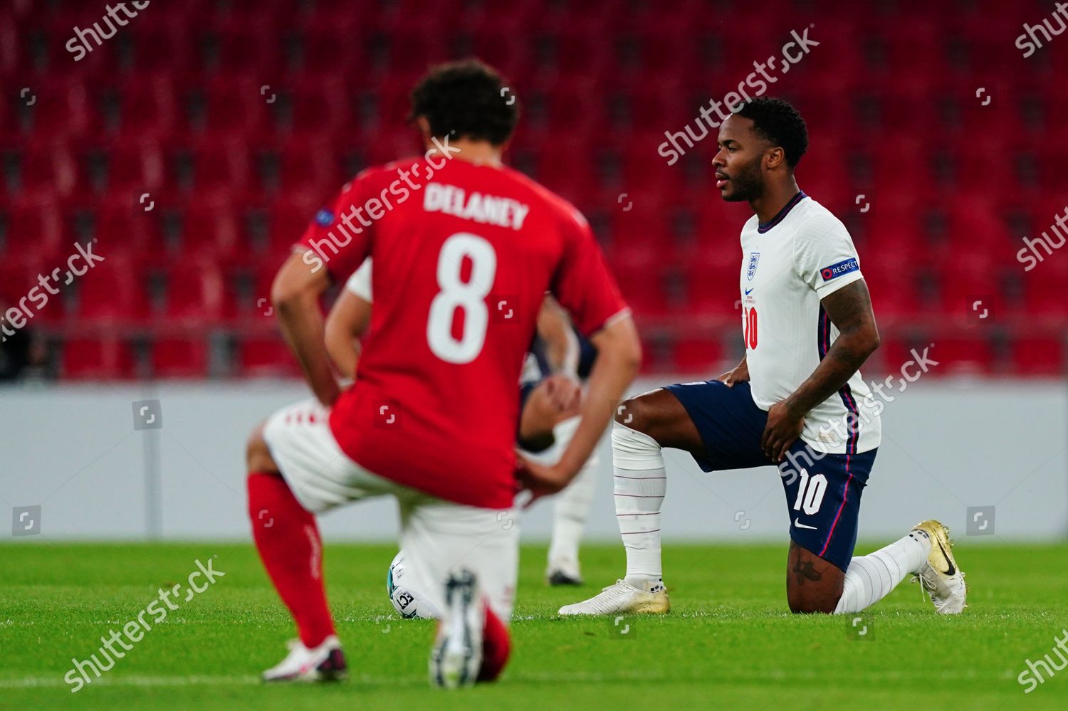 Raheem Sterling England Takes Knee Support Editorial Stock Photo ...