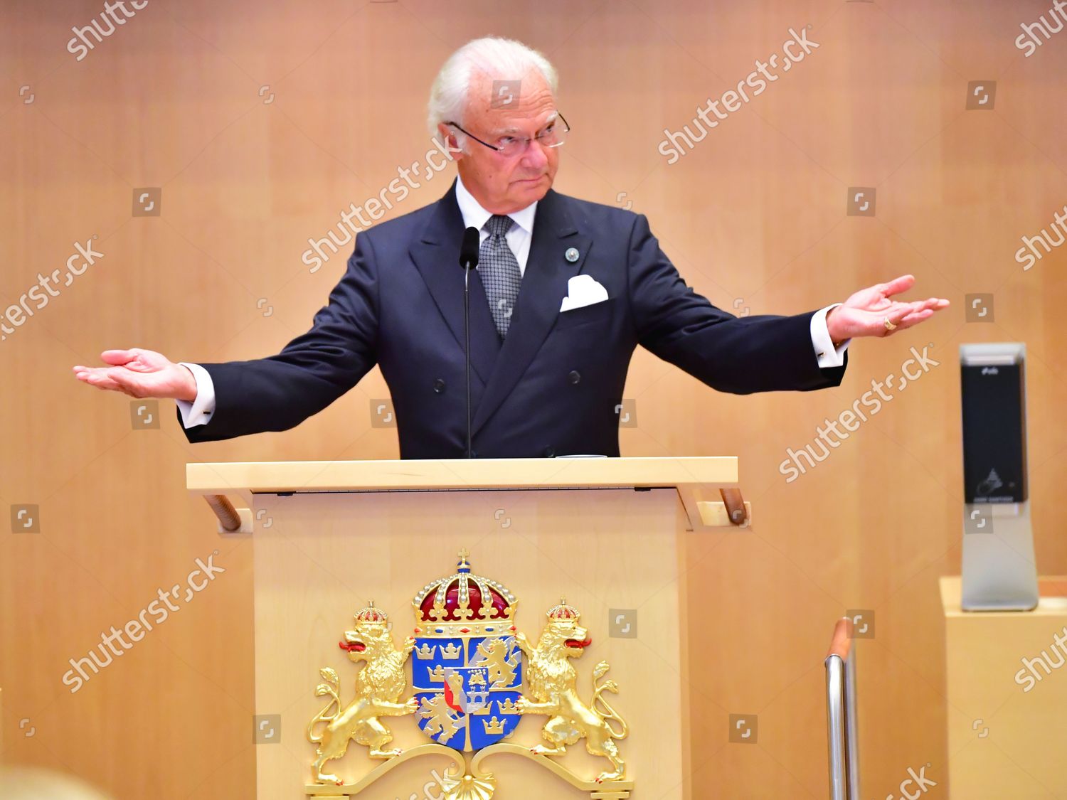 CASA REAL DE SUECIA - Página 63 Opening-of-the-parliamentary-session-stockholm-cathedral-stockholm-sweden-shutterstock-editorial-10769598ac