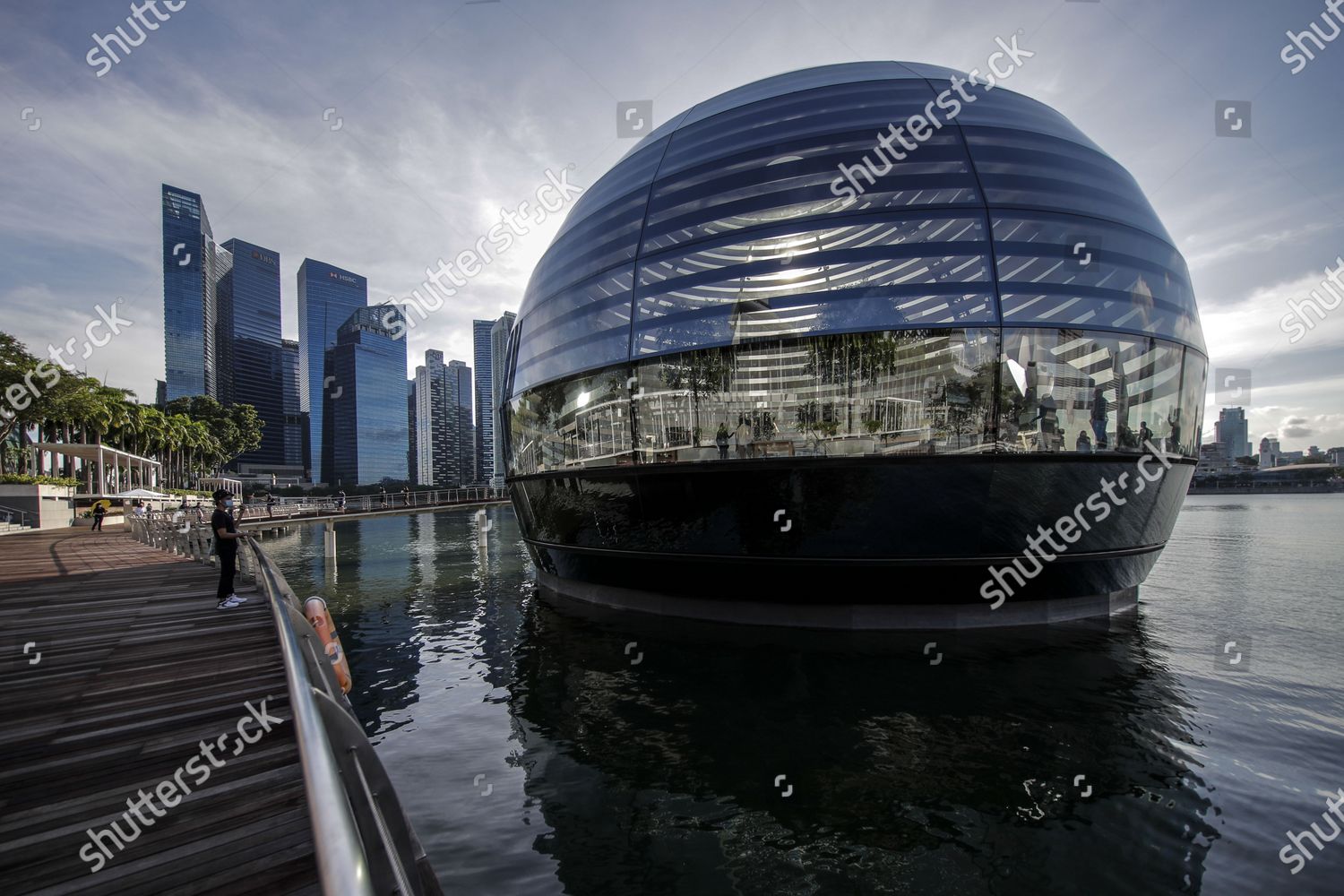 Floating' Apple store to open on Sept 10 at Marina Bay Sands - TODAY