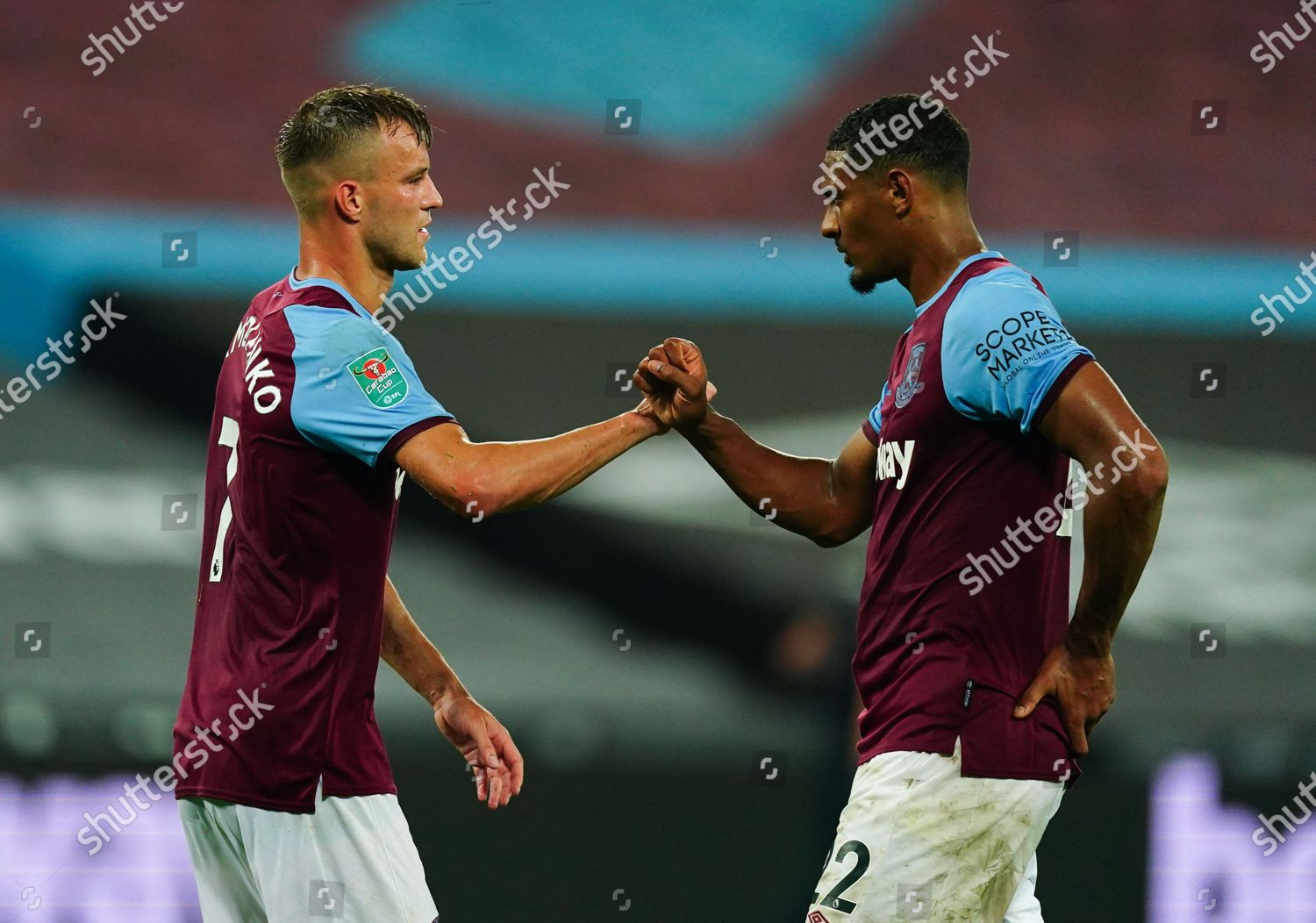 Andriy Yarmolenko West Ham Fist Bumps Editorial Stock Photo - Stock ...