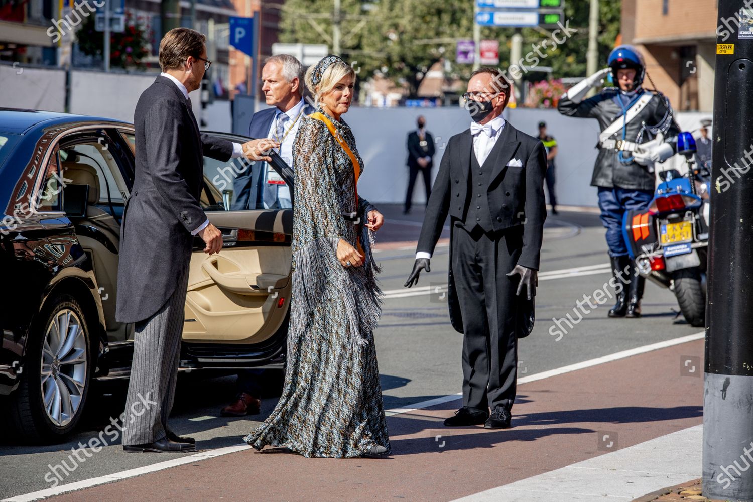 CASA REAL HOLANDESA - Página 62 Prinsjesdag-ceremony-the-hague-the-netherlands-shutterstock-editorial-10777298aa