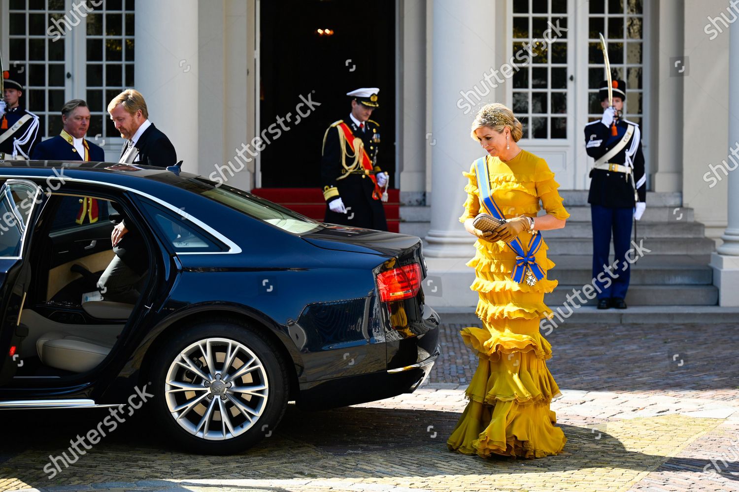 CASA REAL HOLANDESA - Página 63 Prinsjesdag-ceremony-the-hague-the-netherlands-shutterstock-editorial-10777335b