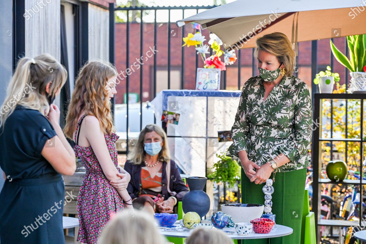 CASA REAL BELGA - Página 24 Queen-mathilde-visit-to-meetjesland-center-lievegem-belgium-shutterstock-editorial-10777481ae