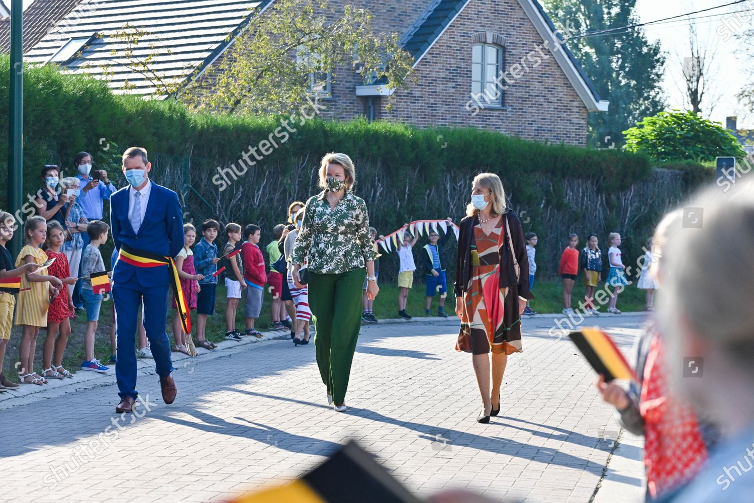 CASA REAL BELGA - Página 24 Queen-mathilde-visit-to-meetjesland-center-lievegem-belgium-shutterstock-editorial-10777481c