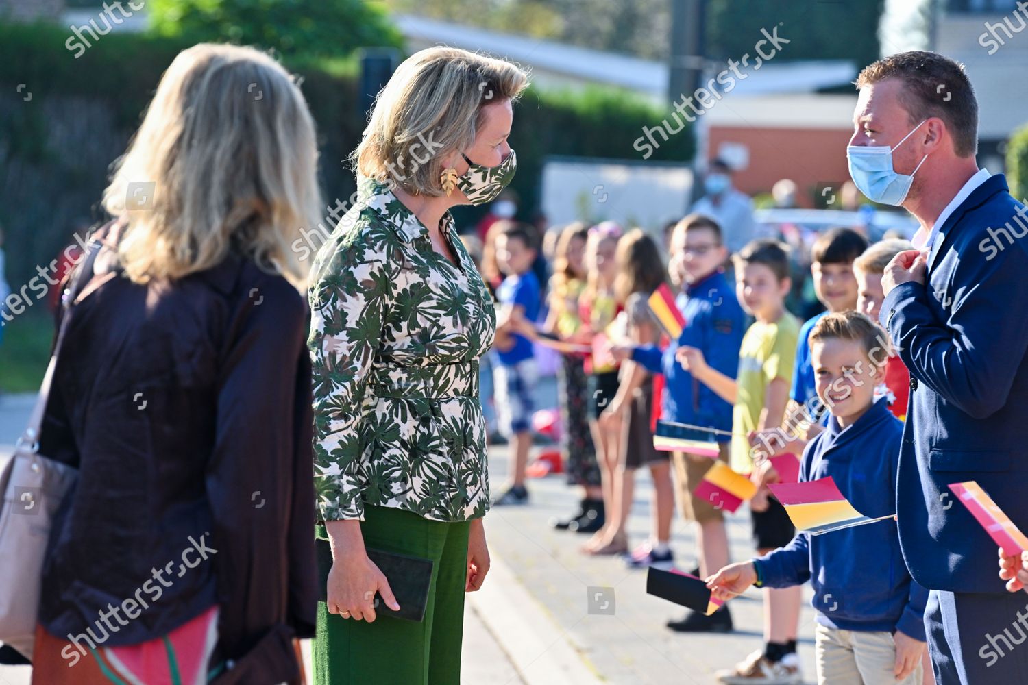 CASA REAL BELGA - Página 24 Queen-mathilde-visit-to-meetjesland-center-lievegem-belgium-shutterstock-editorial-10777481e