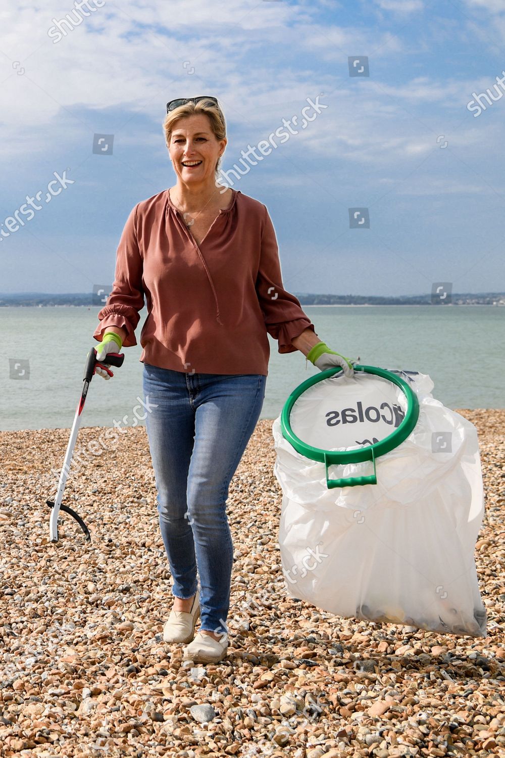 prince-edward-and-sophie-countess-of-wessex-great-british-beach-clean-southsea-beach-portsmouth-uk-shutterstock-editorial-10782998af.jpg