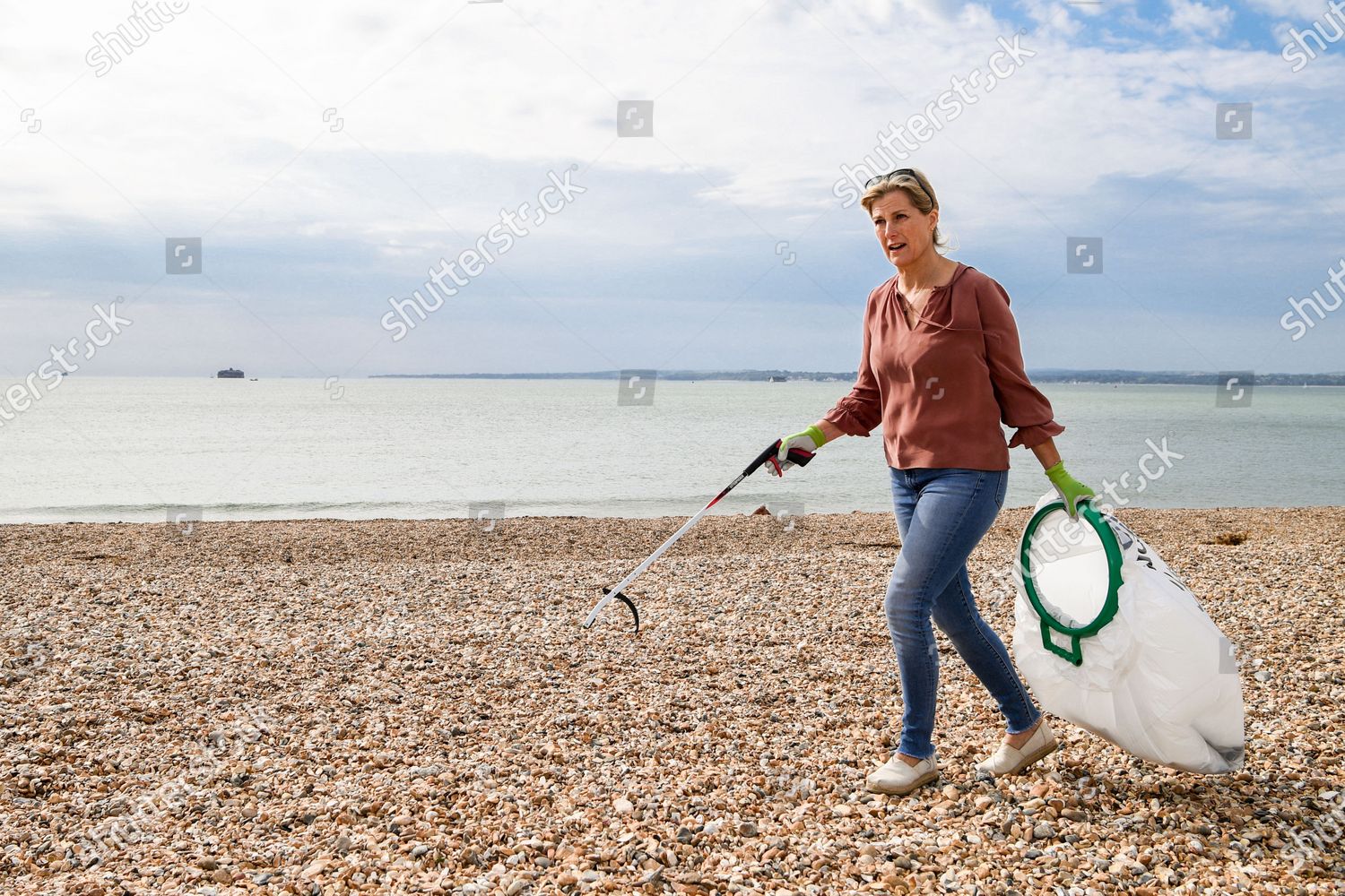 prince-edward-and-sophie-countess-of-wessex-great-british-beach-clean-southsea-beach-portsmouth-uk-shutterstock-editorial-10782998ak.jpg