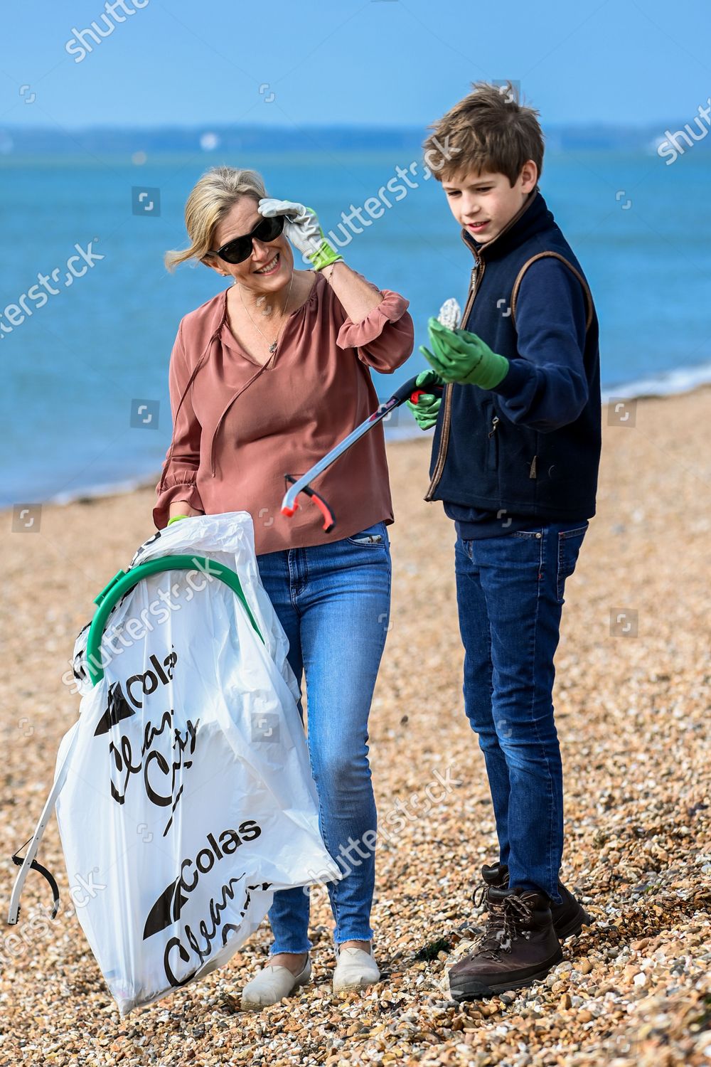 prince-edward-and-sophie-countess-of-wessex-great-british-beach-clean-southsea-beach-portsmouth-uk-shutterstock-editorial-10782998ba.jpg