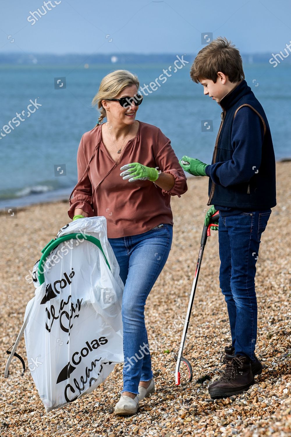 prince-edward-and-sophie-countess-of-wessex-great-british-beach-clean-southsea-beach-portsmouth-uk-shutterstock-editorial-10782998bb.jpg