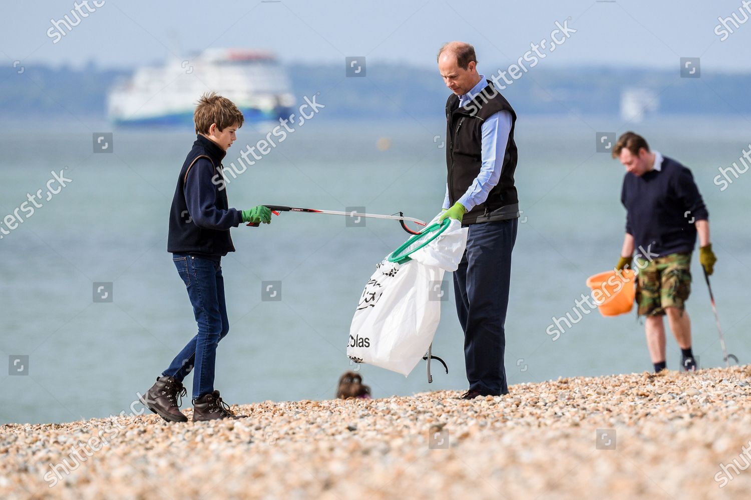 prince-edward-and-sophie-countess-of-wessex-great-british-beach-clean-southsea-beach-portsmouth-uk-shutterstock-editorial-10782998bz.jpg