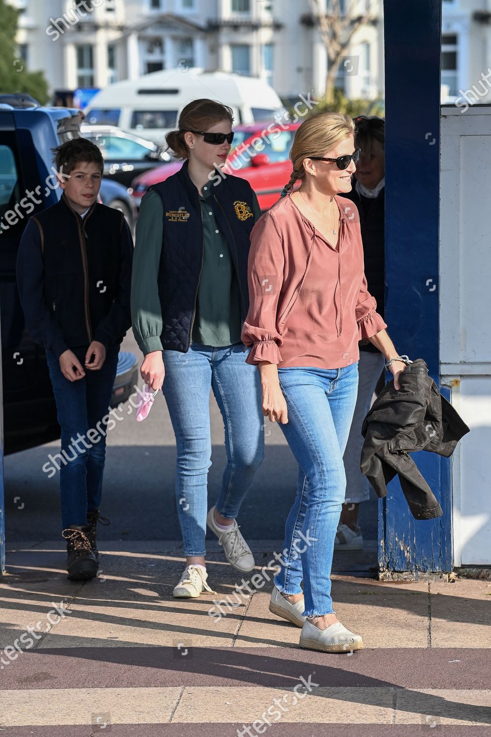 prince-edward-and-sophie-countess-of-wessex-great-british-beach-clean-southsea-beach-portsmouth-uk-shutterstock-editorial-10782998d.jpg