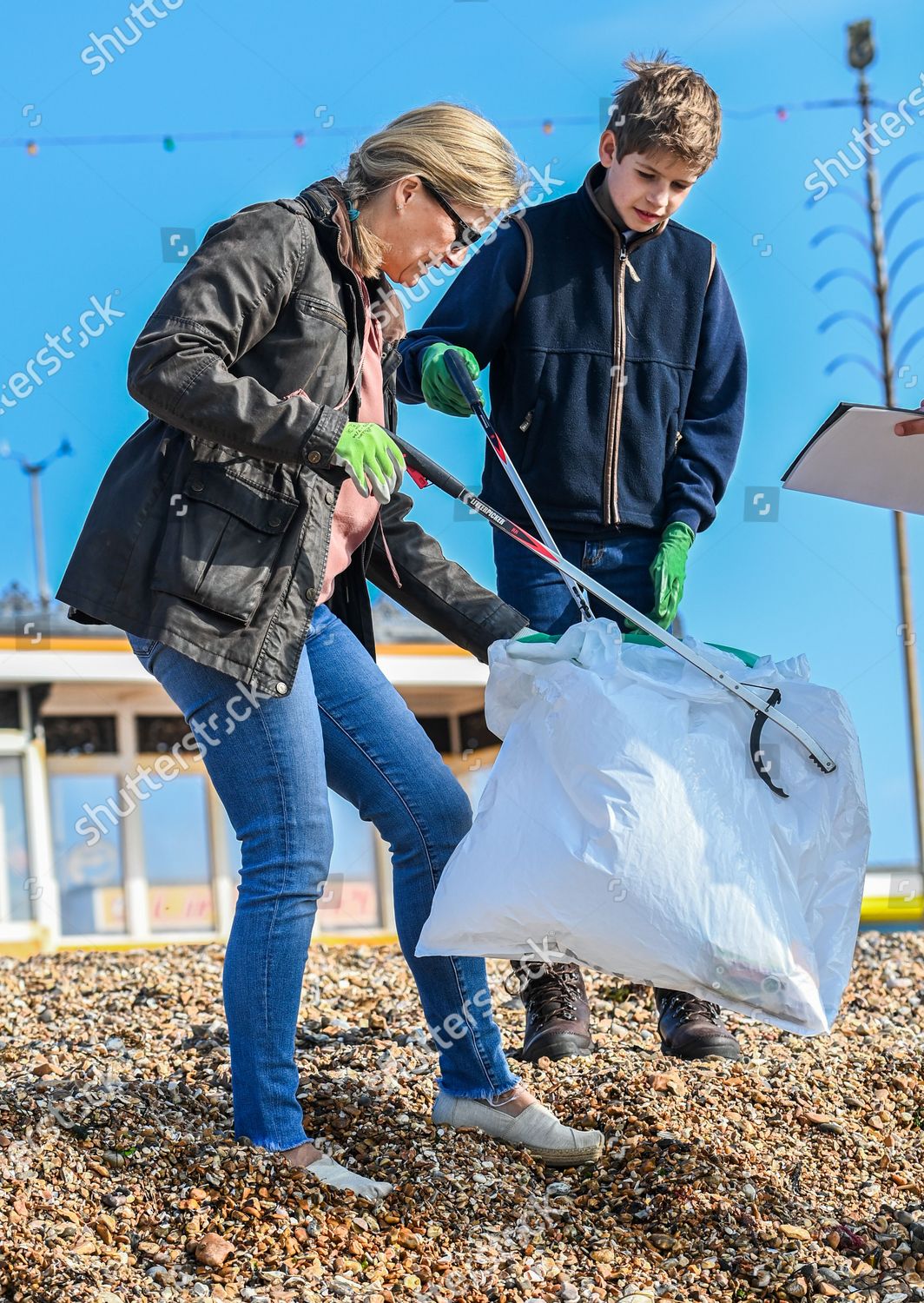 prince-edward-and-sophie-countess-of-wessex-great-british-beach-clean-southsea-beach-portsmouth-uk-shutterstock-editorial-10782998dw.jpg