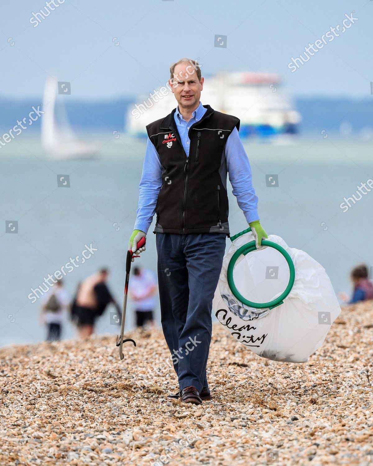 prince-edward-and-sophie-countess-of-wessex-great-british-beach-clean-southsea-beach-portsmouth-uk-shutterstock-editorial-10782998w.jpg