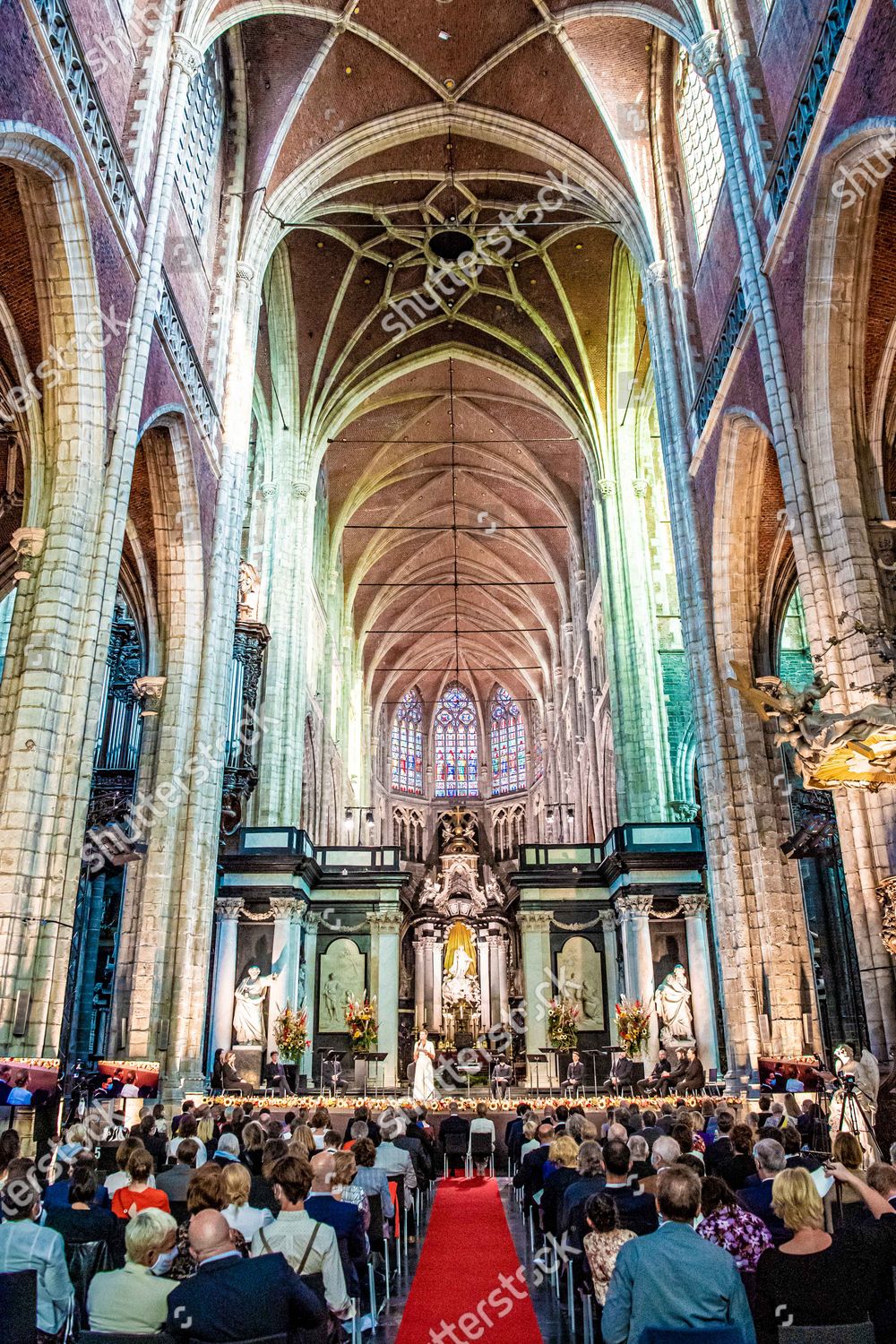 CASA REAL BELGA - Página 27 Belgian-royals-present-at-the-fur-jan-van-eyck-concert-saint-bavo-cathedral-gent-belgium-shutterstock-editorial-10785651o