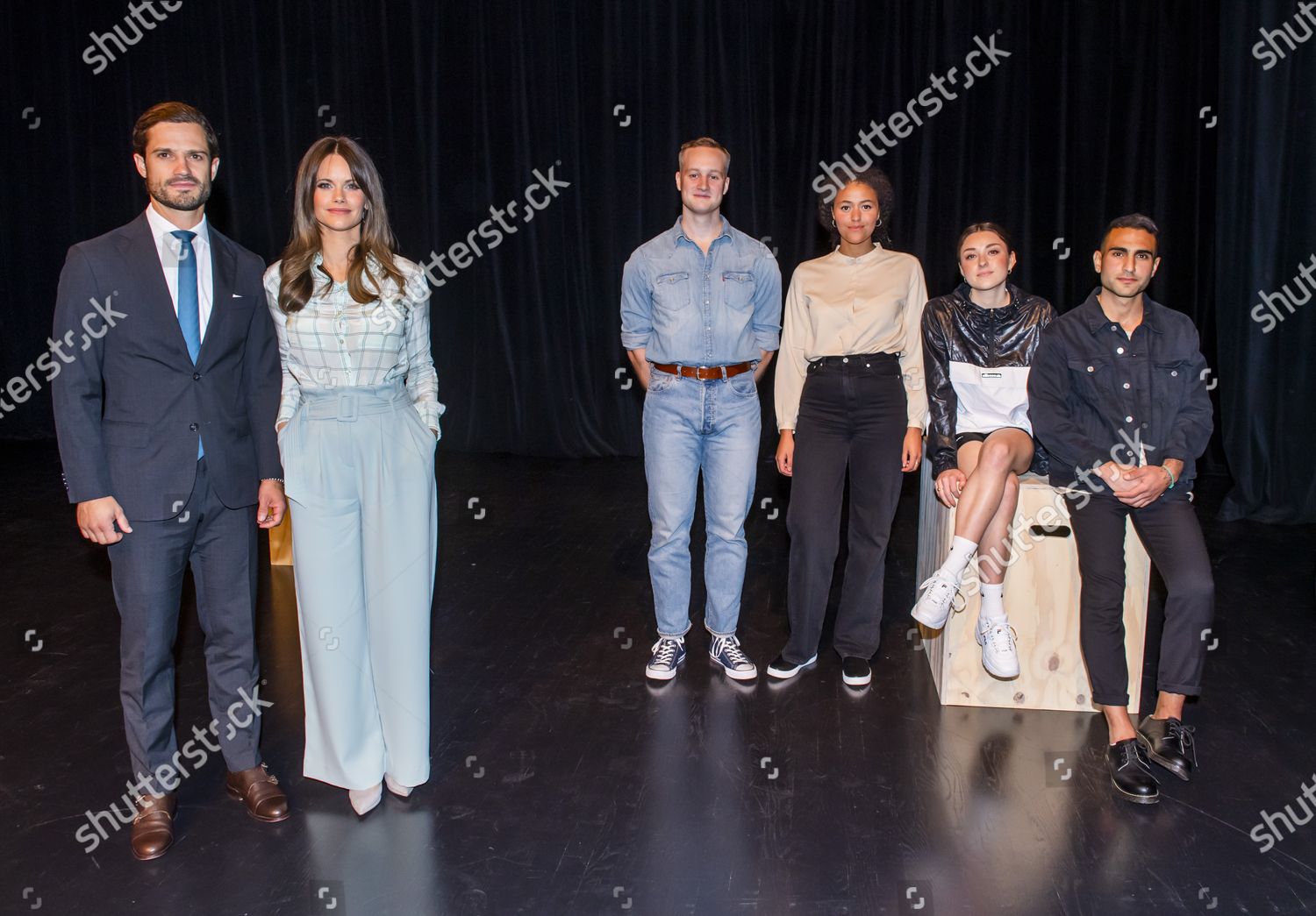 CASA REAL DE SUECIA - Página 68 Prince-carl-philip-and-princess-sofia-arrive-for-a-theatre-performance-kulturhuset-stadsteatern-stockholm-sweden-shutterstock-editorial-10786686k