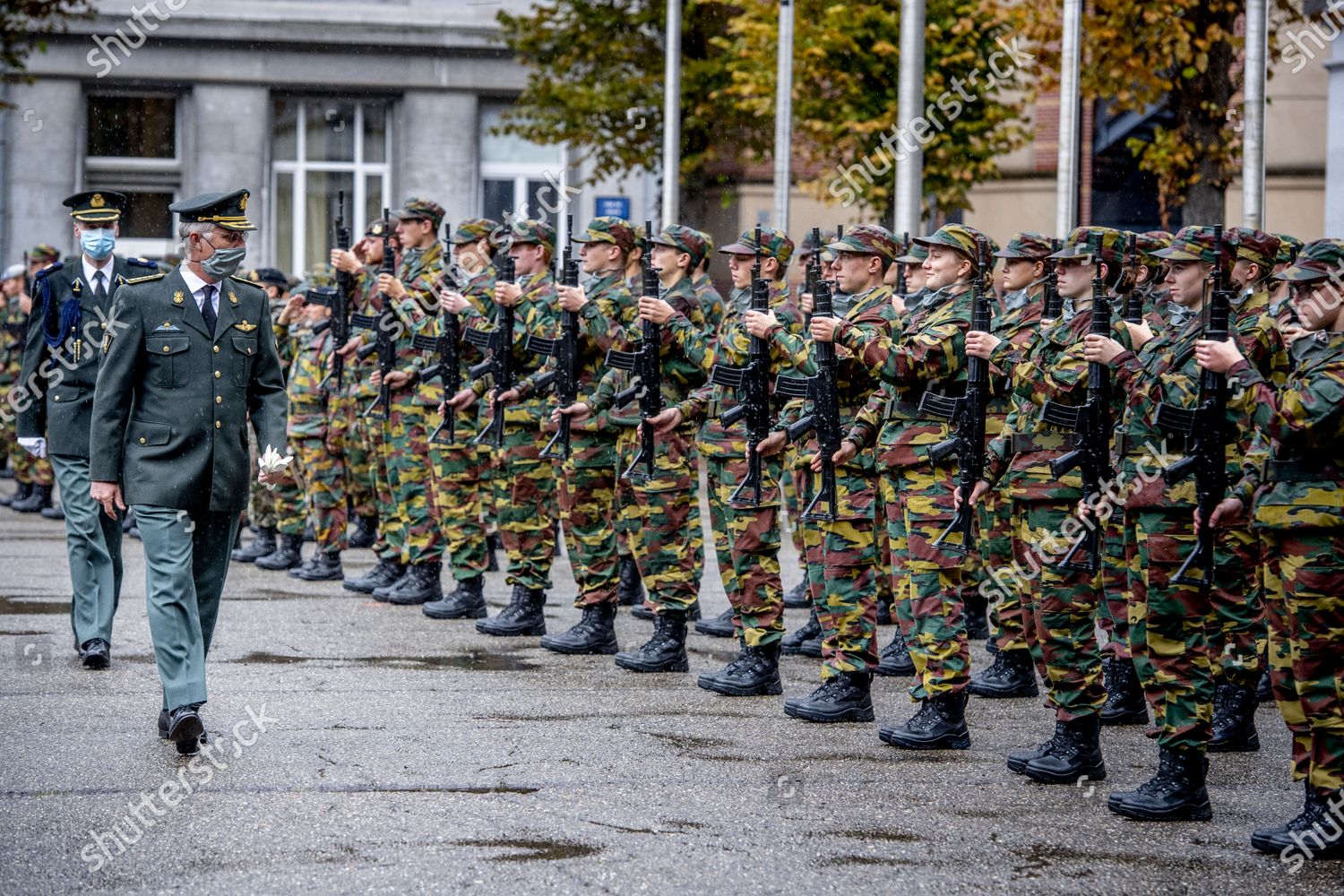 CASA REAL BELGA - Página 27 Belgian-royals-attend-ceremony-for-the-presentation-of-the-blue-berets-royal-military-academy-erm-brussels-belgium-shutterstock-editorial-10790505ab